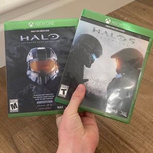 Halo 1 and Halo 5 Xbox 1 game for sale!!